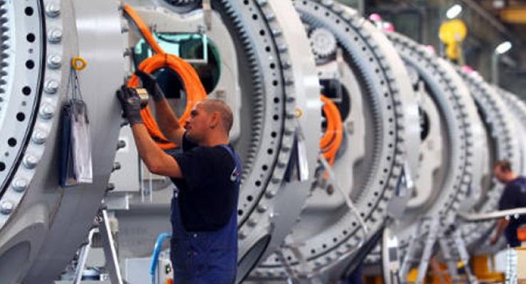German industrial production falls, raising risk of recession