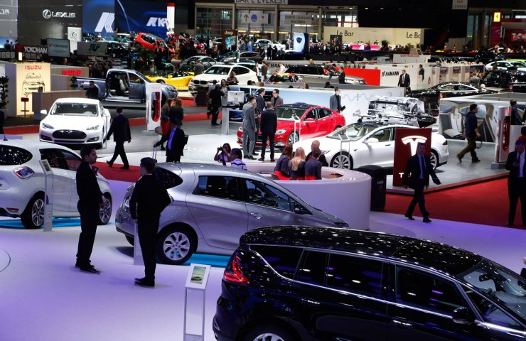 The shadow of Brexit at the stands of the Geneva Motor Show