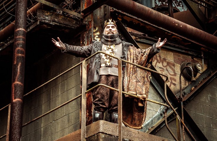 Quantum Theater staged Shakespeare's greatest tragedy "King Lear" on the ruins of an American steelworks