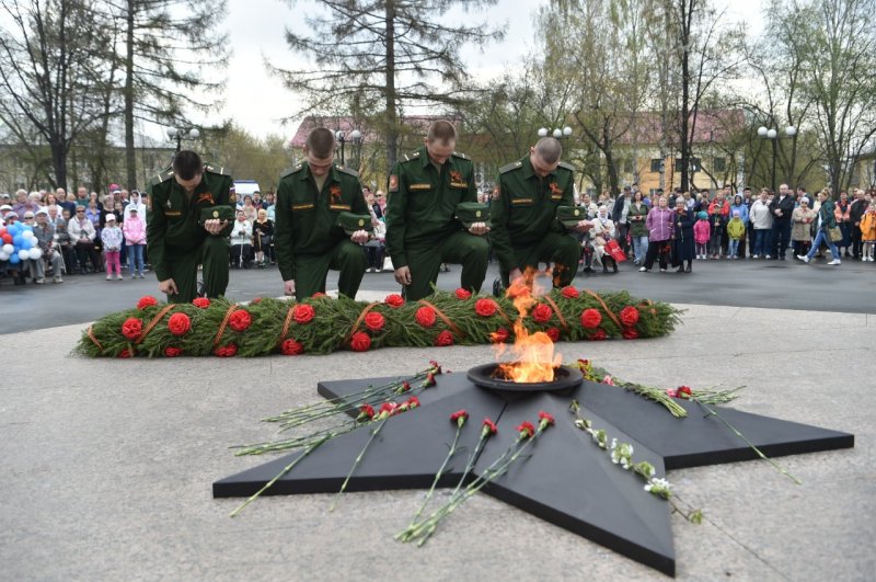 The eternal flame from the factory furnace, Victory Waltz, Procession of military equipment and a unique air show - in Verkhnyaya Pyshma they celebrate May 9