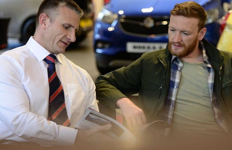 Lookers British auto show fell 30 percent