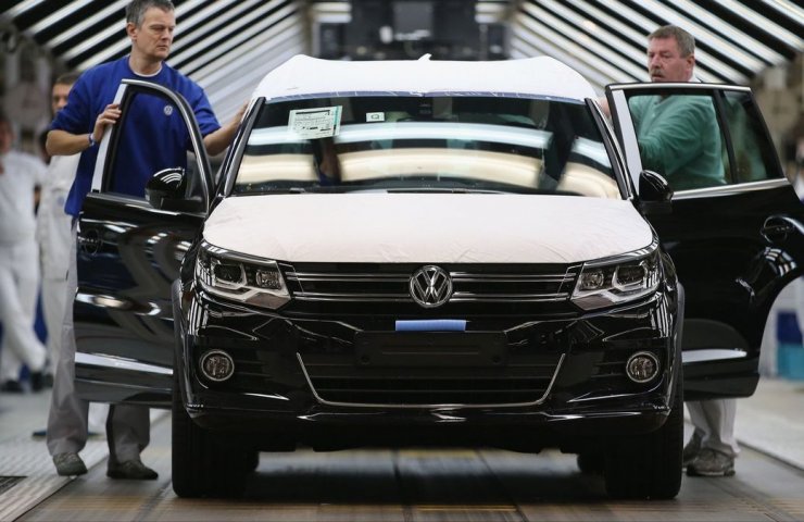 Is the German auto industry preparing for a collapse?