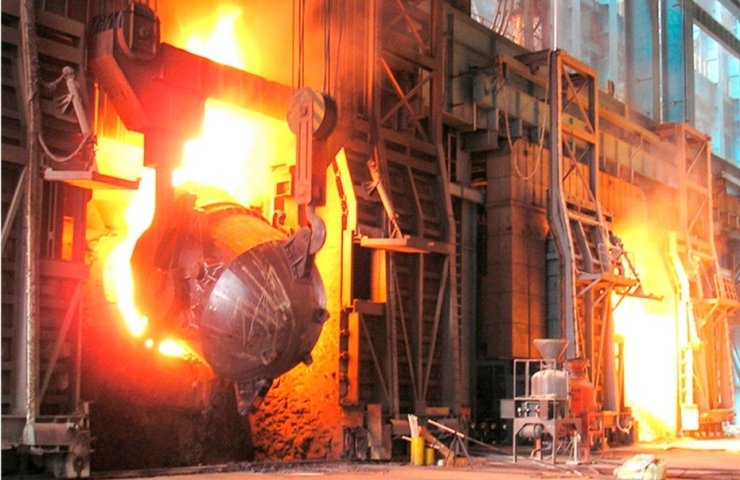 В Таншане арествали директора сталелтейного завода за выплавку чугуна