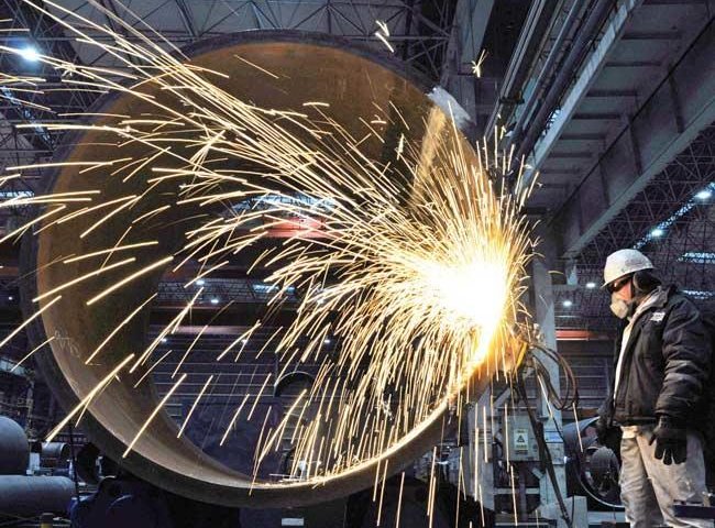 Vietnam cuts costs on steel imports due to falling prices