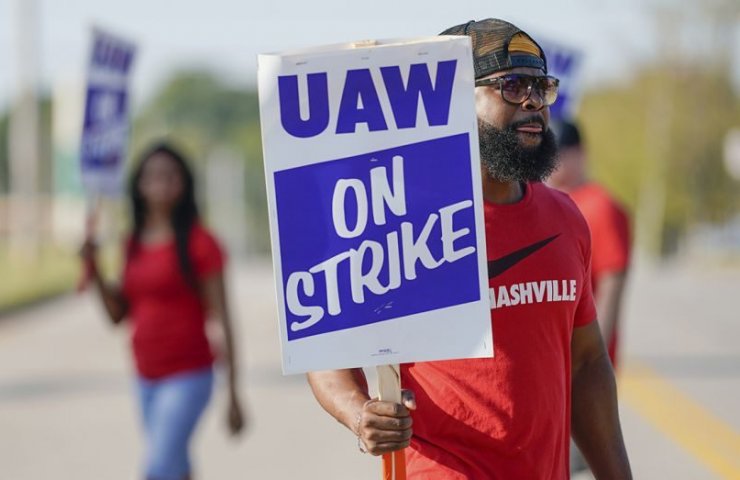 Longest strike in General Motors history ends with union victory
