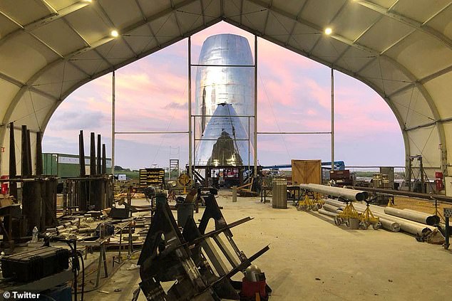 Elon Musk completes construction of the first stainless steel rocket (Video)