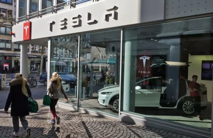 Mass layoffs at Tesla bring long-awaited profit to shareholders