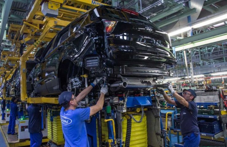 Ford Motor's net profit fell by half amid sharp drop in sales