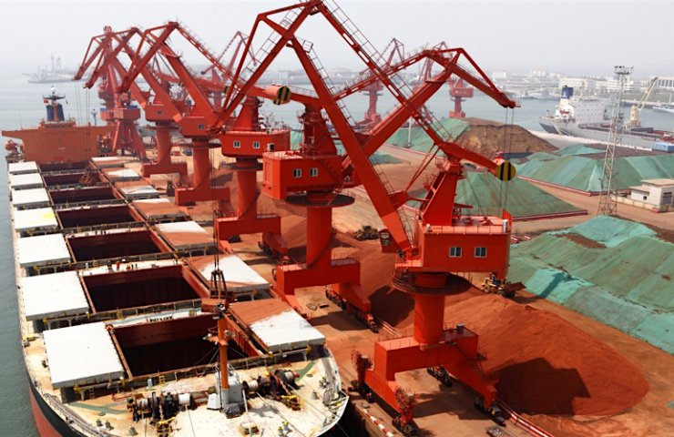 Китай імпортує рекордні обсяги залізної руди. Чому?