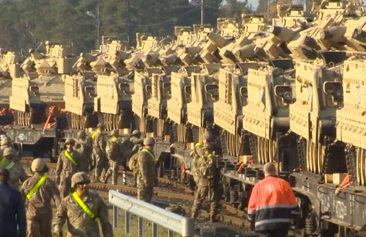 На границе с Беларусью появились американские танки Abrams и БМП Bradley