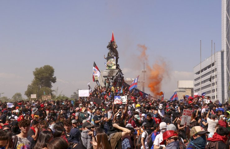 Working the world's largest copper mine joined the protests in Chile