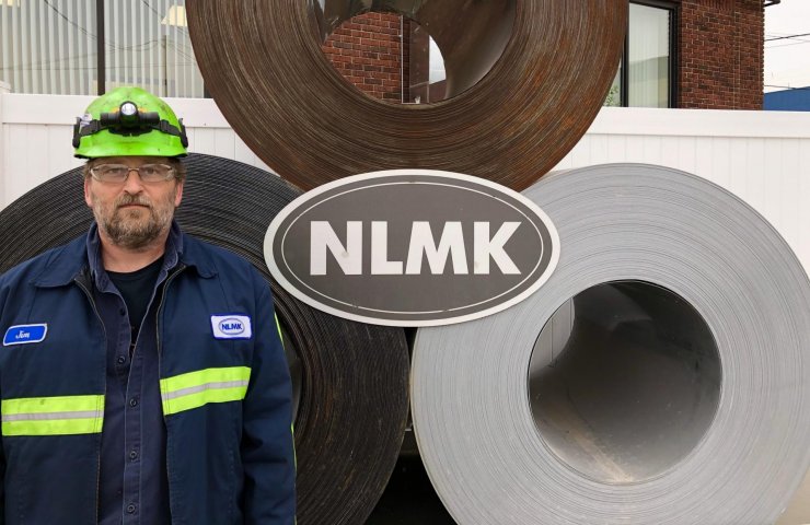 On the background of sharp reductions in the steel mill at NLMK USA workers demand the abolition of tariffs on steel imports
