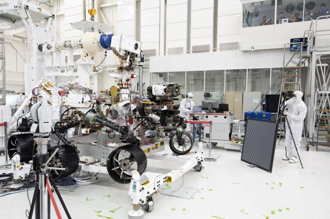 New NASA Rover prepares to search for life on Mars (Video)