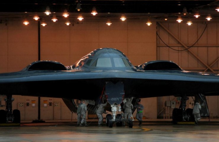 США оснащают бомбардировщик B-2 ядерным оружием будущего