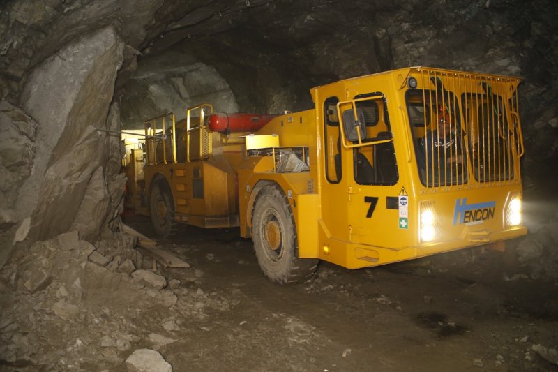 В Гайский ГОК впервые поступил подземный бетоноукладчик