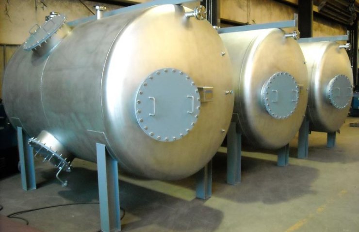 Horizontal tanks