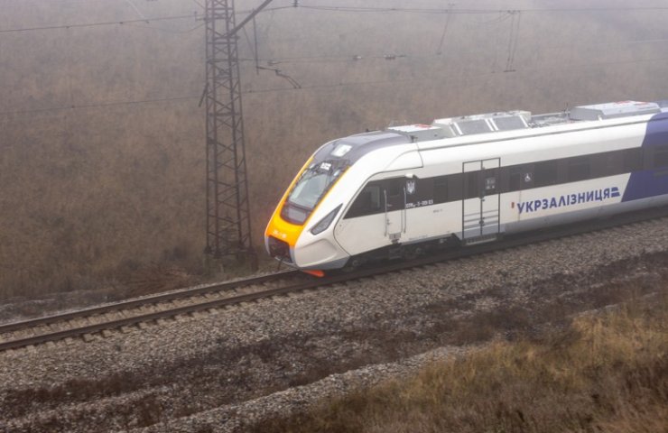 New diesel train of Ukrainian production drove through the gates kvsz