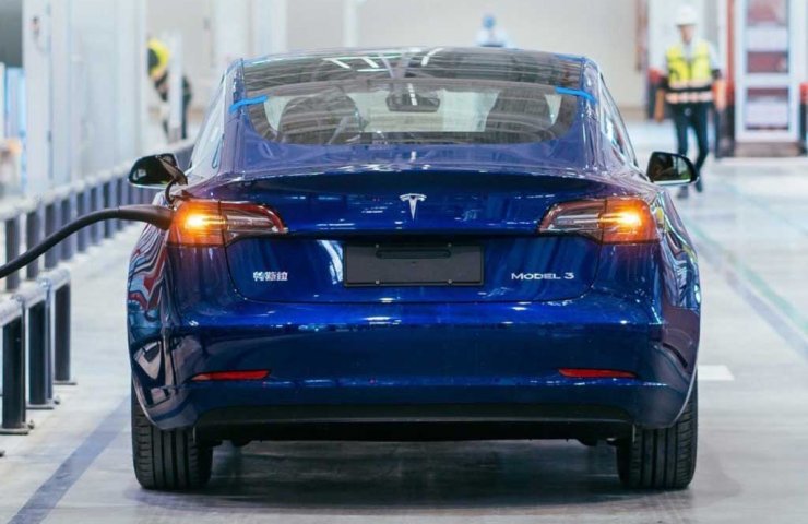Tesla знизила ціни на свої китайські машини після отримання субсидії від уряду