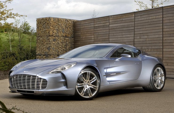 Акции Aston Martin обвалились на 16% после сообщений о падении прибыли на 45%