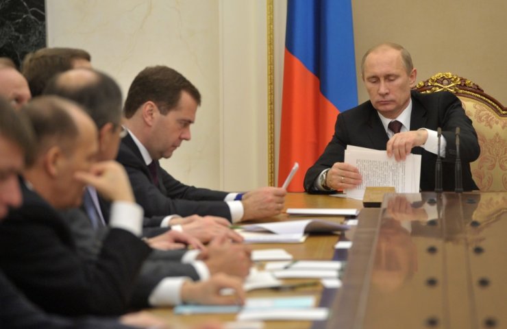 Уряд Росії відправлено у відставку