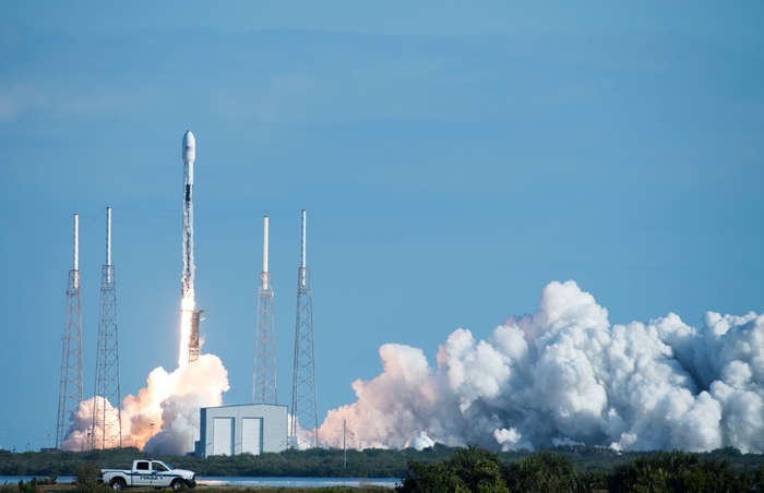SpaceX launches 60 more satellites for its broadband internet project