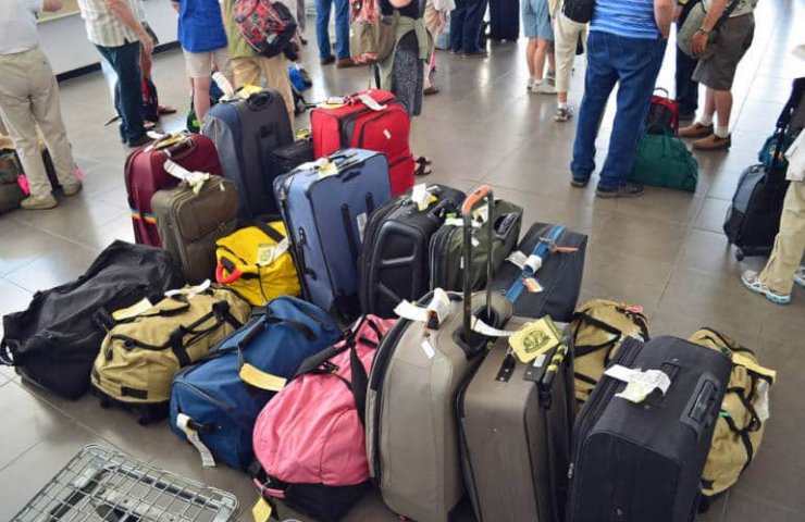 Укрзализныця донесет ваши чемоданы до вагона за 200 гривен