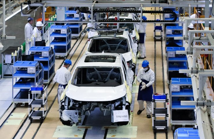 Toyota возобновляет производство в Китае на трех своих заводах из четырех