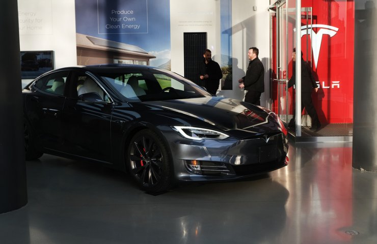 Tesla продасть свої акції з п'ятивідсотковим знижкою