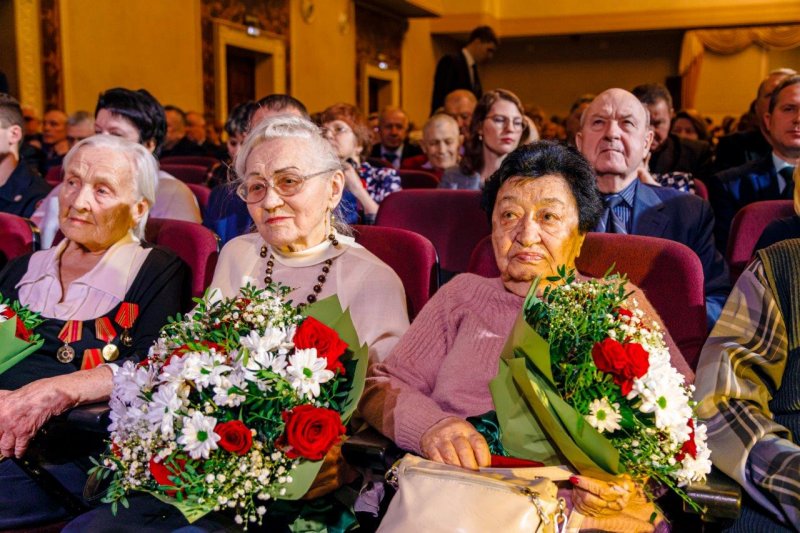 Ветеранам АО «Уралэлектромедь» вручили юбилейные медали в честь 75-летия Победы