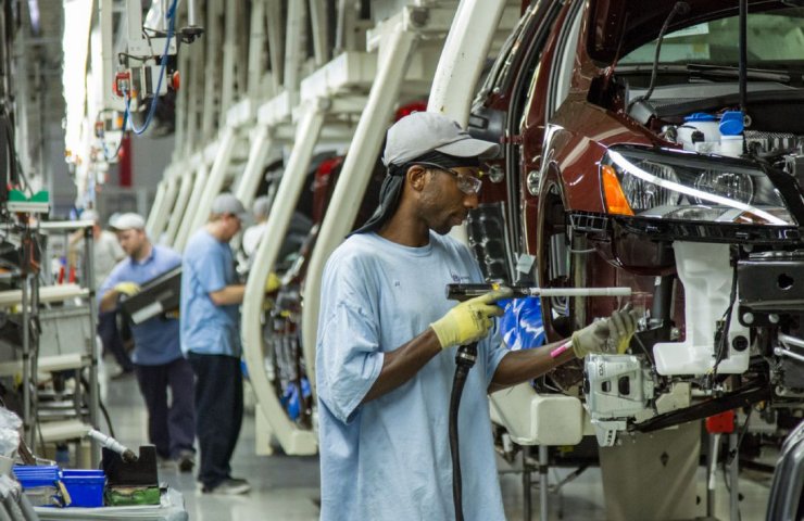 Европейский автопром закрывает заводы из-за нарушения цепочек поставок комплектующих