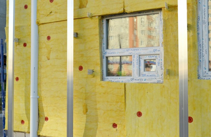 Mineral wool or foamed styrofoam - what works better for insulating external walls?