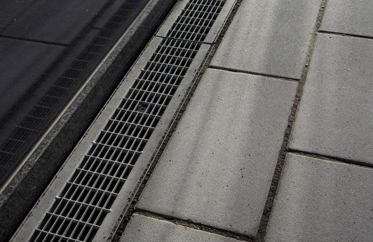 Accessories for arrangement of drainage system on the sidewalks
