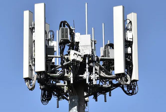 Protesters in the Netherlands destroyed four cell towers 5G