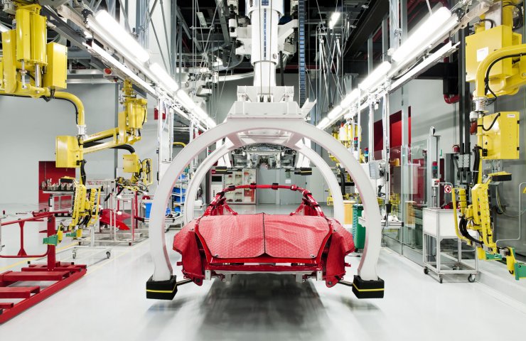 Ferrari откладывает перезапуск заводов в Италии до 3 мая