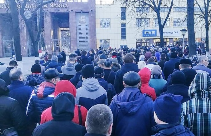 У Нижньому Новгороді оштрафували Горьковський автозавод за черги на прохідній