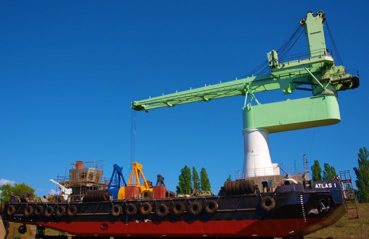 At the Kherson shipyard modernized crane vessel ATLAS1