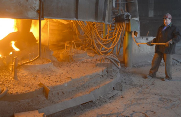 Плавильная печь №7 Запорожского завода ферросплавов отработала год без ремонта