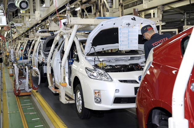 Toyota forecasts a drop in annual profit by 80%