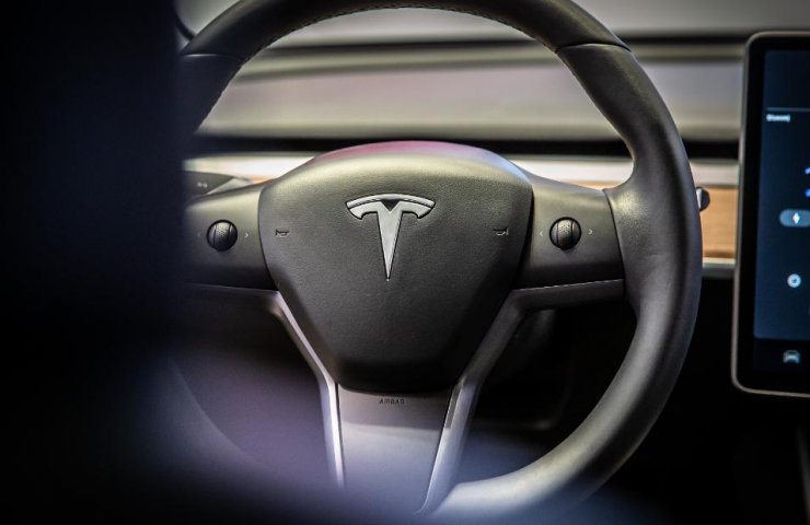 Tesla підвищує ціни на автомобілі з автоматичним управлінням