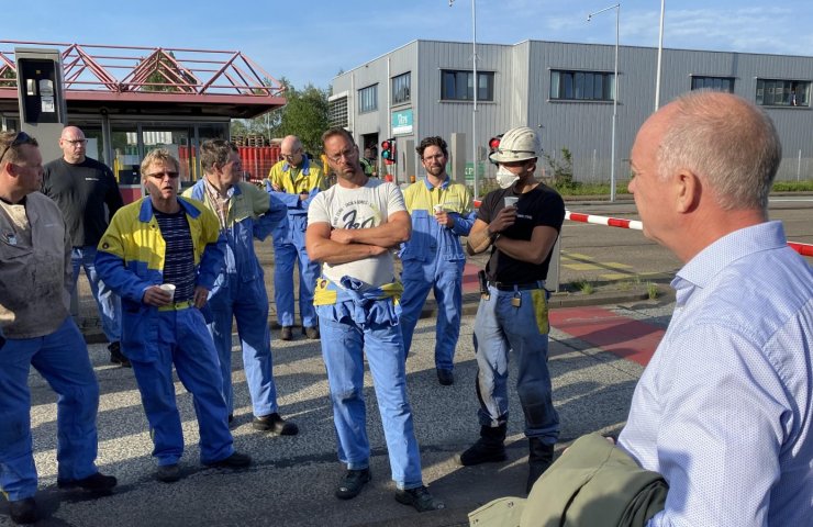 Рабочие Tata Steel в Нидерландах заблокировали трассу из-за увольнения директора завода