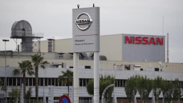 Employees of the Nissan plant in Barcelona lit candles on their jobs (Video)
