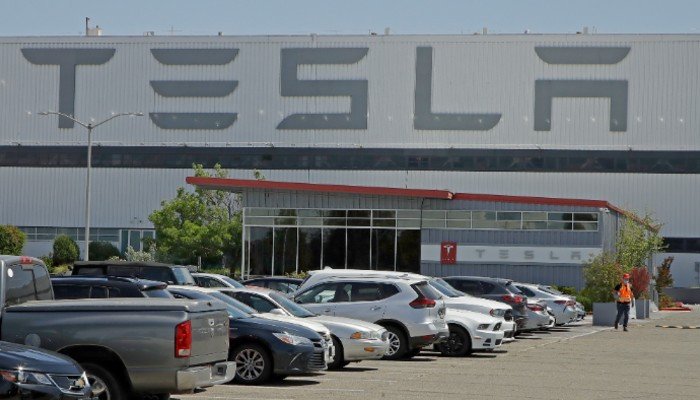 Илон Маск добился разрешения властей США на возобновление работы Tesla в условиях карантина