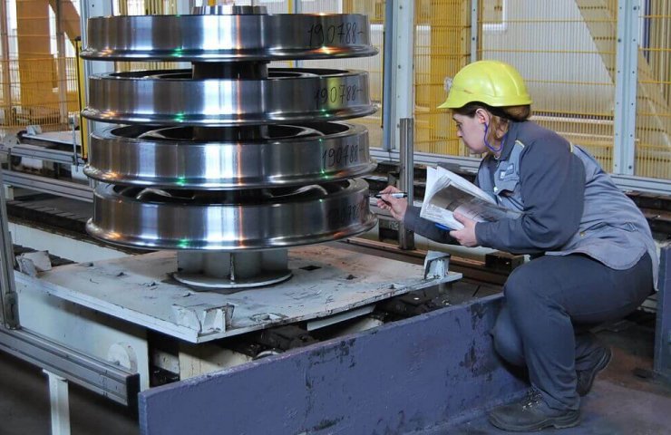 Ukrzaliznytsia has confirmed a large application on a steel wheel and brace