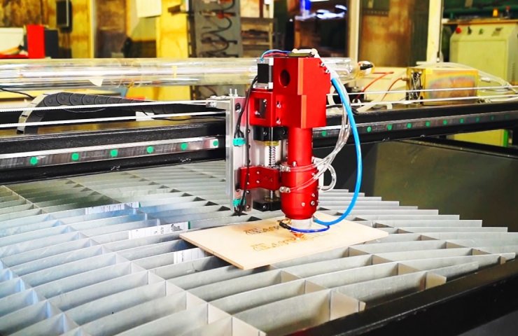 Laser CNC machine for processing metal blanks