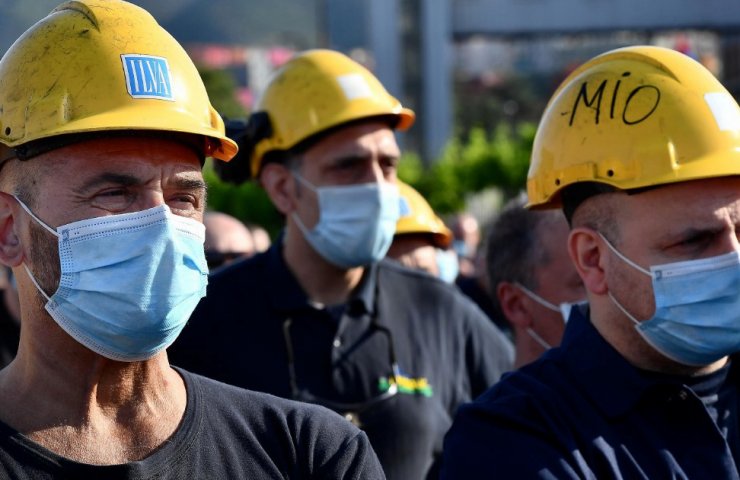Итальянские рабочие АрселорМиттал протестуют против массовых увольнений