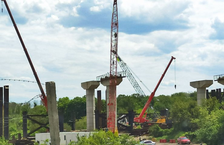«АрселорМиттал Кривой Рог» поставляет металлопрокат для возведения моста через Днепр в Запорожье
