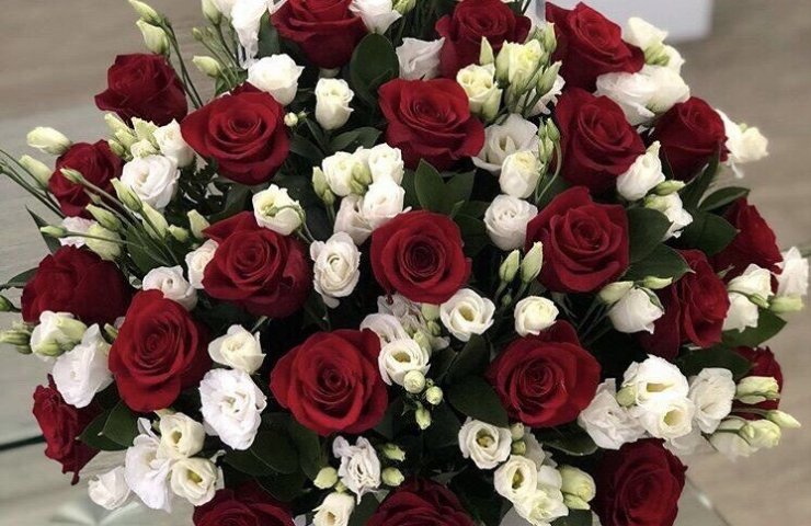 Fast flower delivery in convenient for you time and at the best price