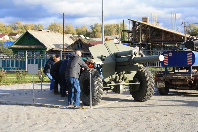 В Кировград доставили 122-миллиметровую гаубицу образца 1938 года