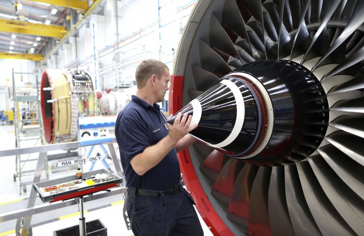 Rolls-Royce має намір залучити три мільярди фунтів стерлінгів щоб не збанкрутувати