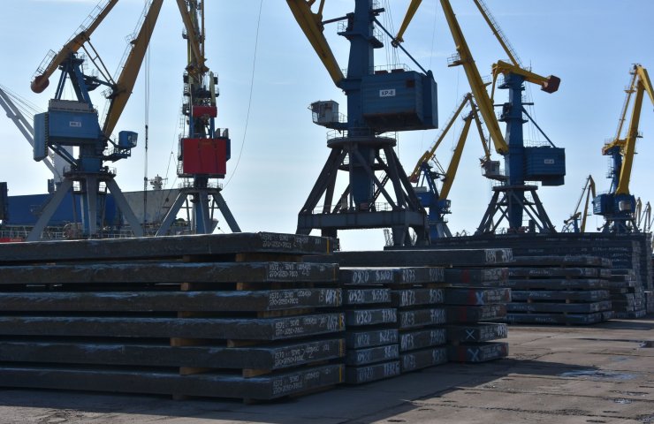 Стальные слябы стали самым популярным грузом в Мариупольском торговом порту